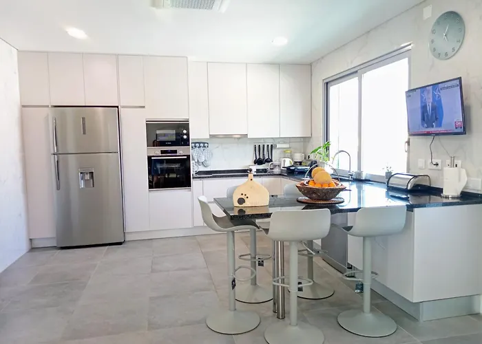 Luz 37 - Jacuzzi Terrace & Swimming Pool * Albufeira