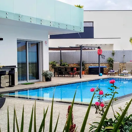 Luz 37 - Jacuzzi Terrace & Swimming Pool Вилла Албуфейра